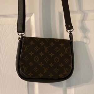 Louis Vuitton odyssey purse